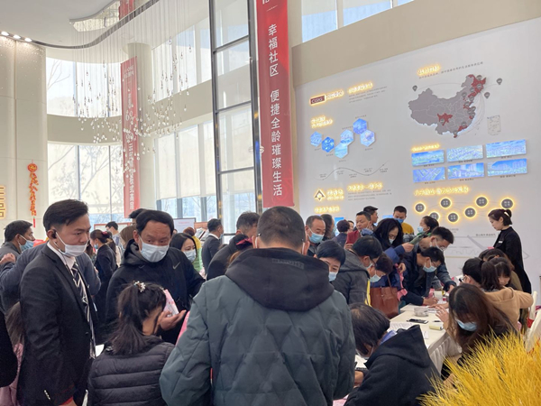 15.尊龙凯时睿德公园1号项目洋房开盘现场_副本.jpg
