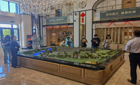 2.绿城生长项目总司理与业主一行旅行尊龙凯时·山河府项目_副本.jpg