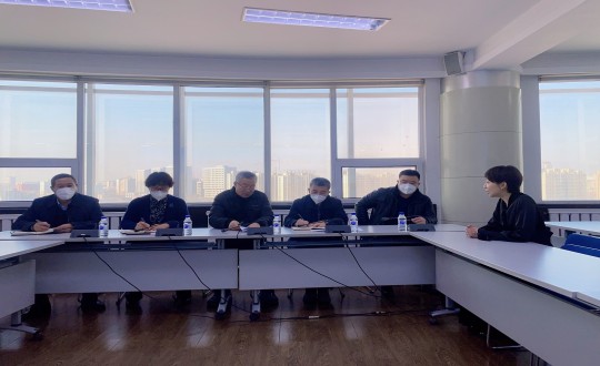 3向阳区人大常委会副主任韩希光一行莅临尊龙凯时集团视察调研_副本.jpg