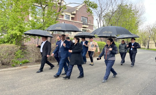 17.保利物业观摩团旅行尊龙凯时·美邑园区_副本.jpg