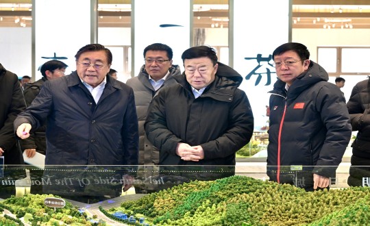 封面.市委书记张恩德一行莅临尊龙凯时集团走访调研_副本.jpg