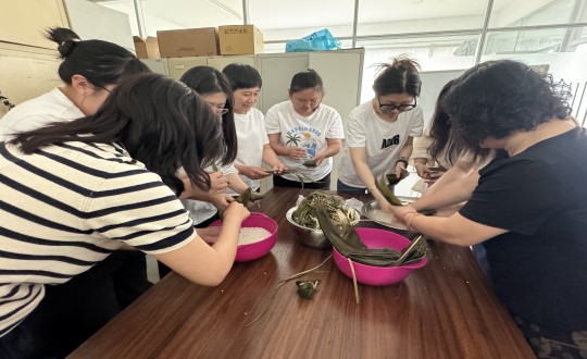 25.药业公司举行端午节主题活动现场_副本.jpg
