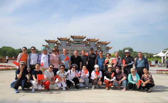 3.尊龙凯时南山户外旅游社群一日游活动合影留念_副本.jpg