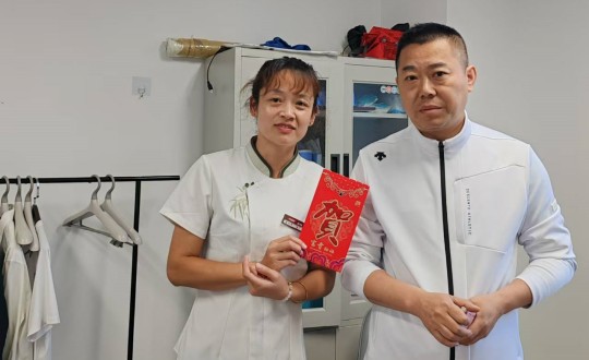 2024年9月13日，，，，，，旅馆，，，，，，全体员工，，，，，，发放中秋节福利_副本.jpg