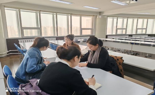 2.向阳区总工会人为协商指导员及湖西街道工会事情职员到访尊龙凯时集团（图片左下角水印p掉）_副本.jpg