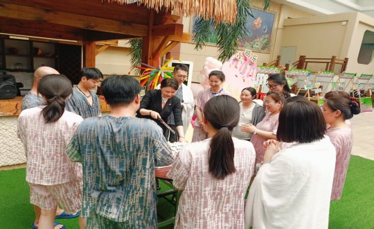 16.旅馆公司举行4月中医养生主题生日会_副本.jpg 16.旅馆公司举行4月中医养生主题生日会_副本.jpg